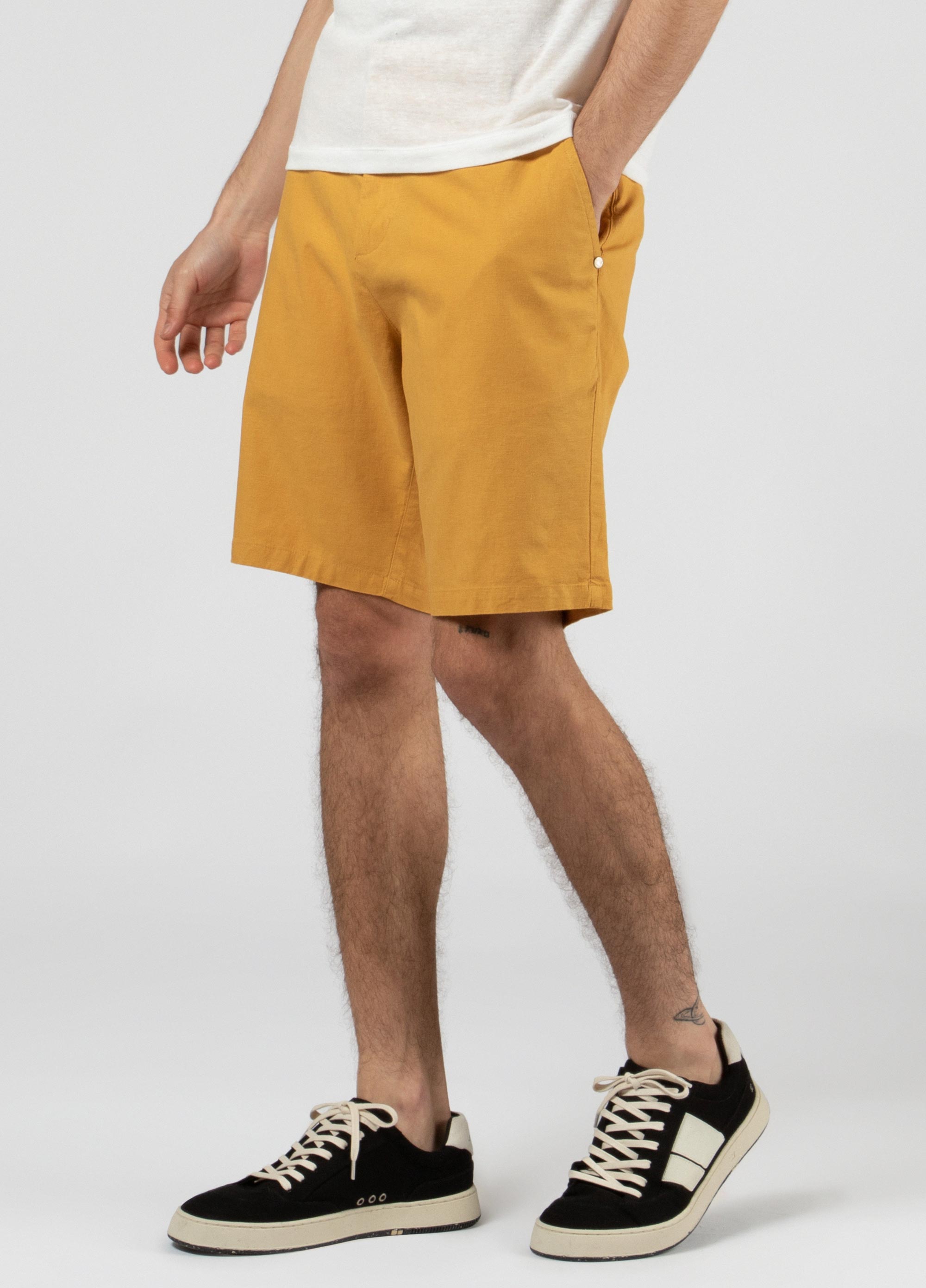 Basic linen tailored shorts