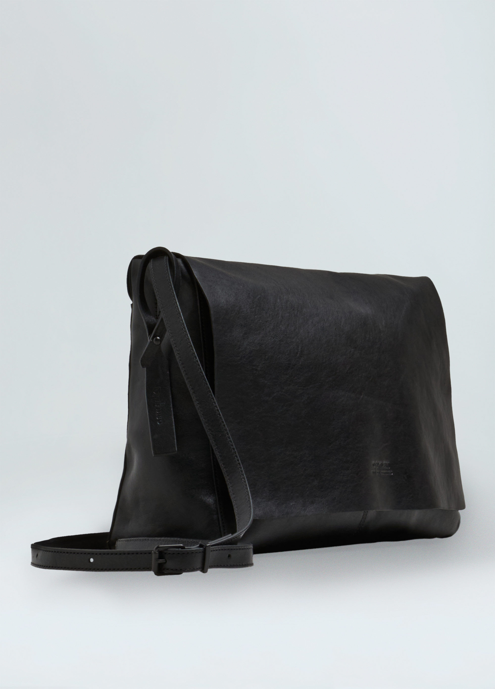 E-basics crossbody leather bag