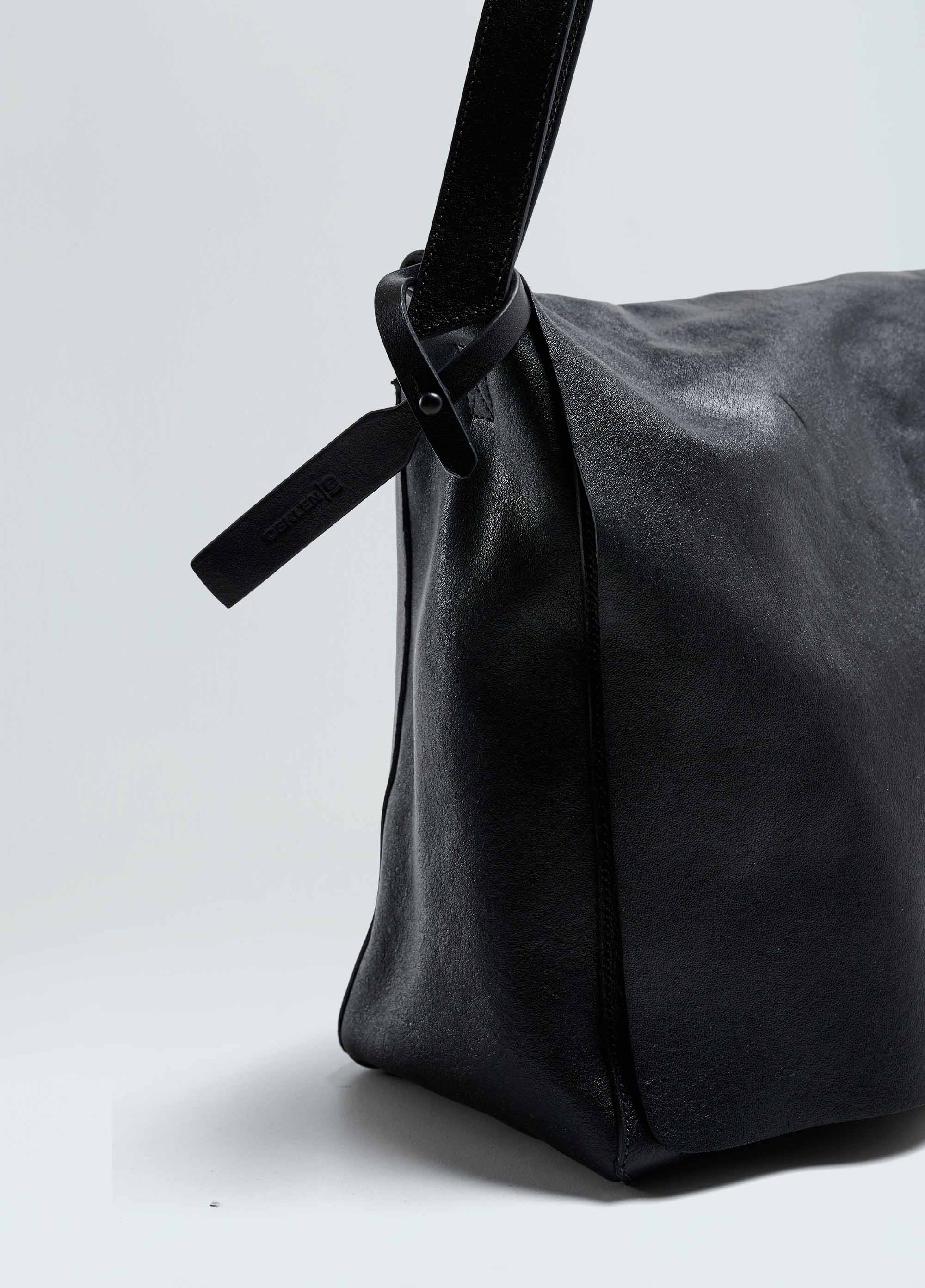 E-basics crossbody leather bag
