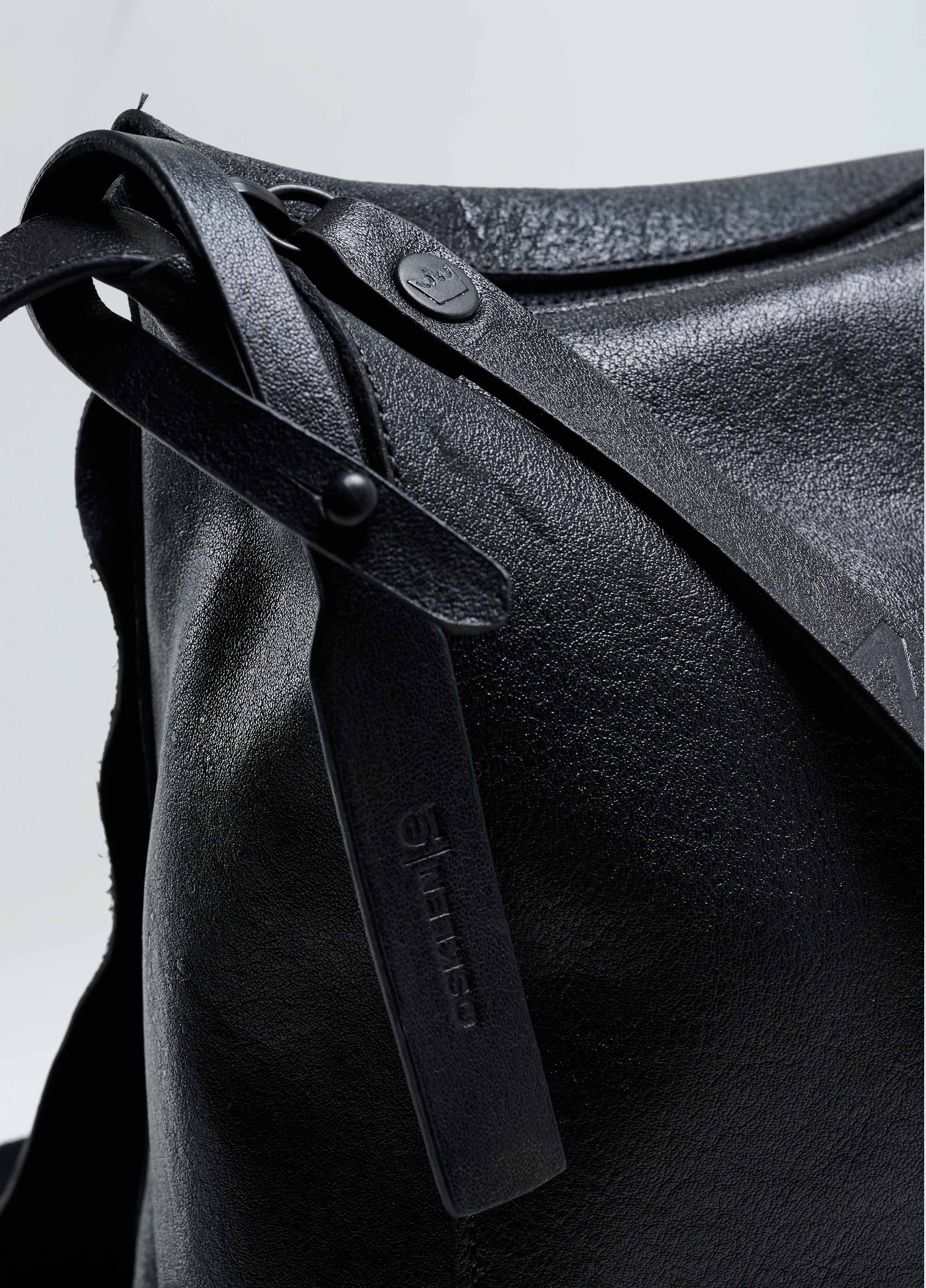 E-basics crossbody leather bag