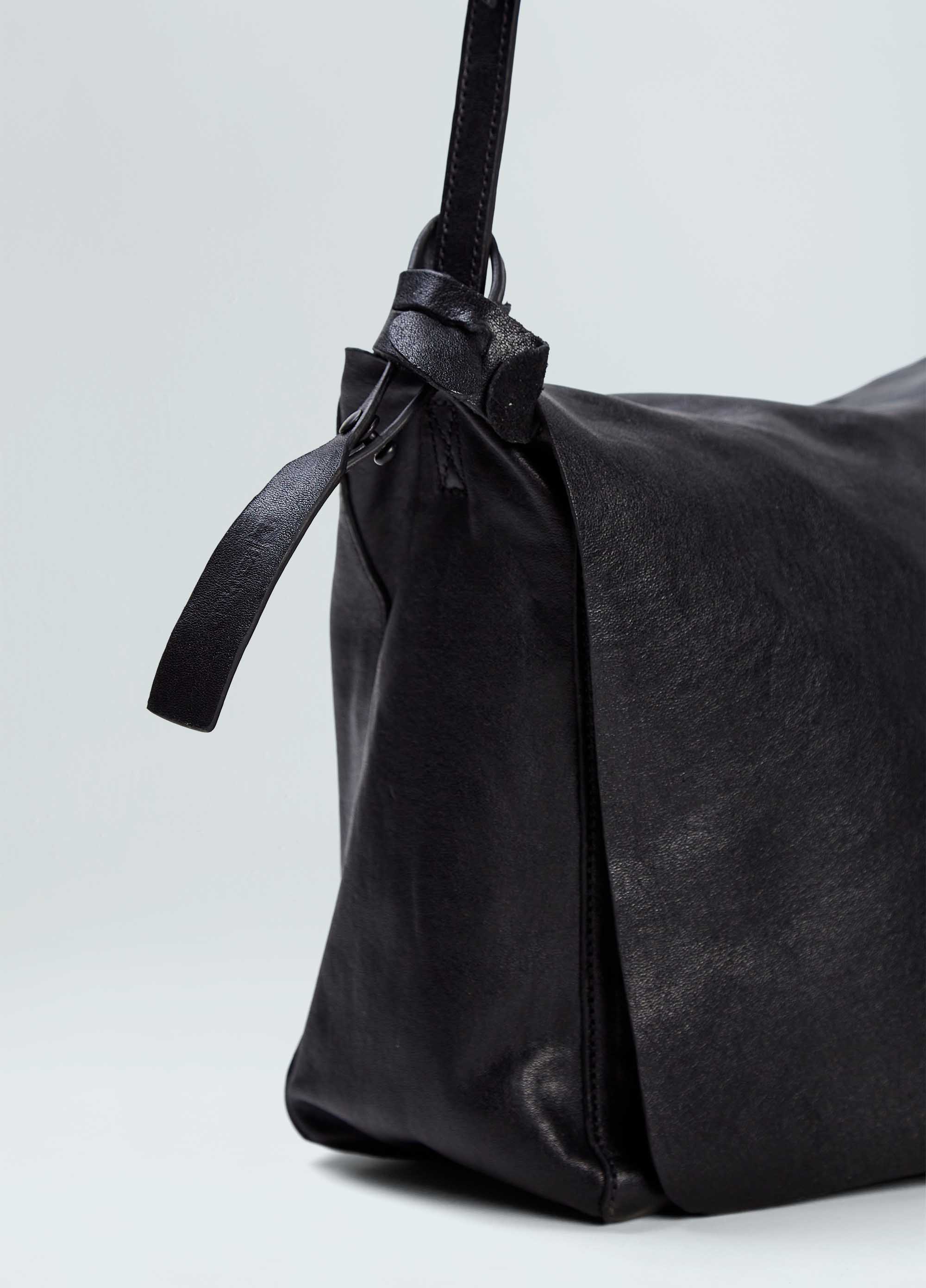 E-basics crossbody leather bag
