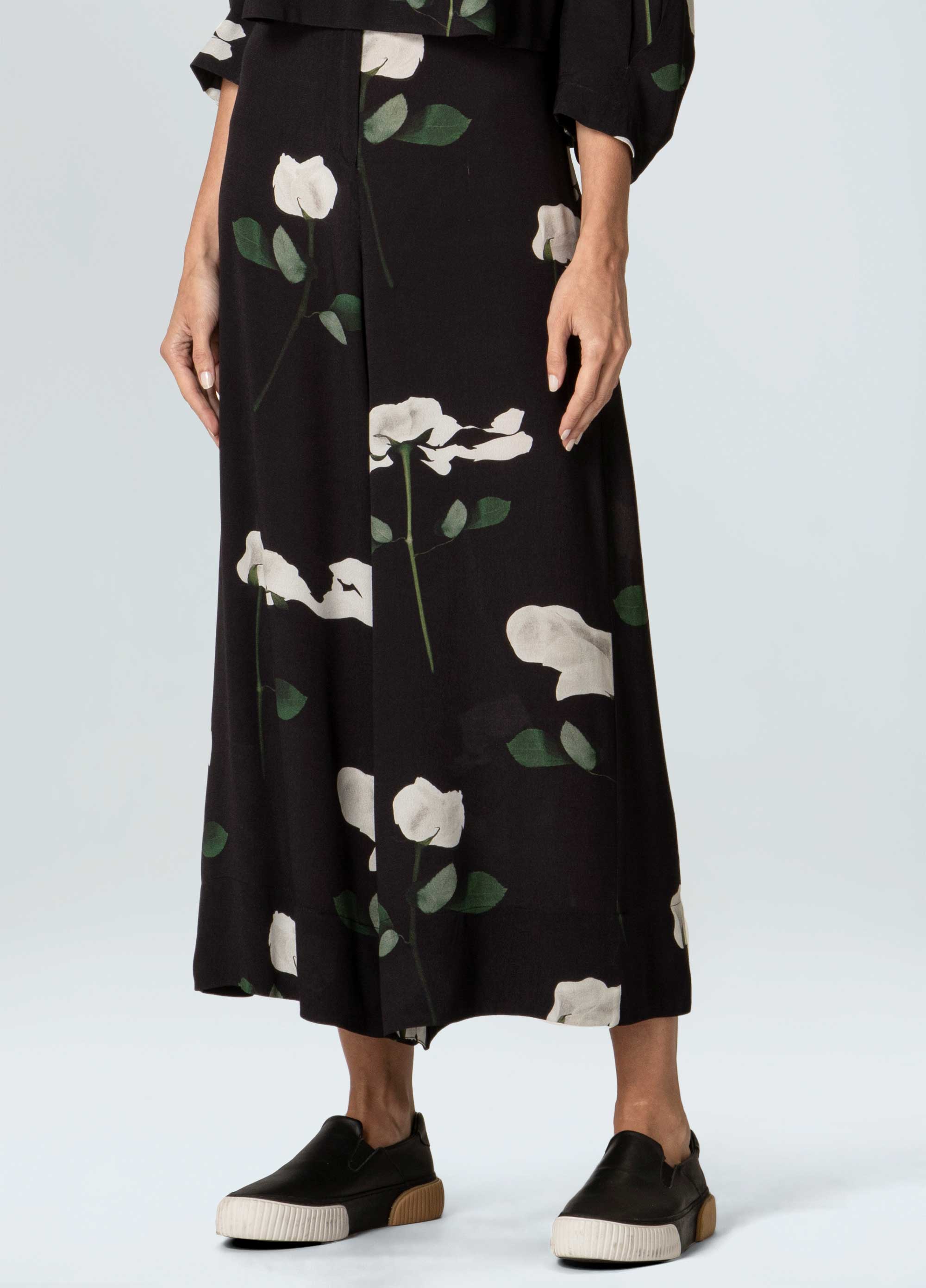 Rose glitch off wide pants