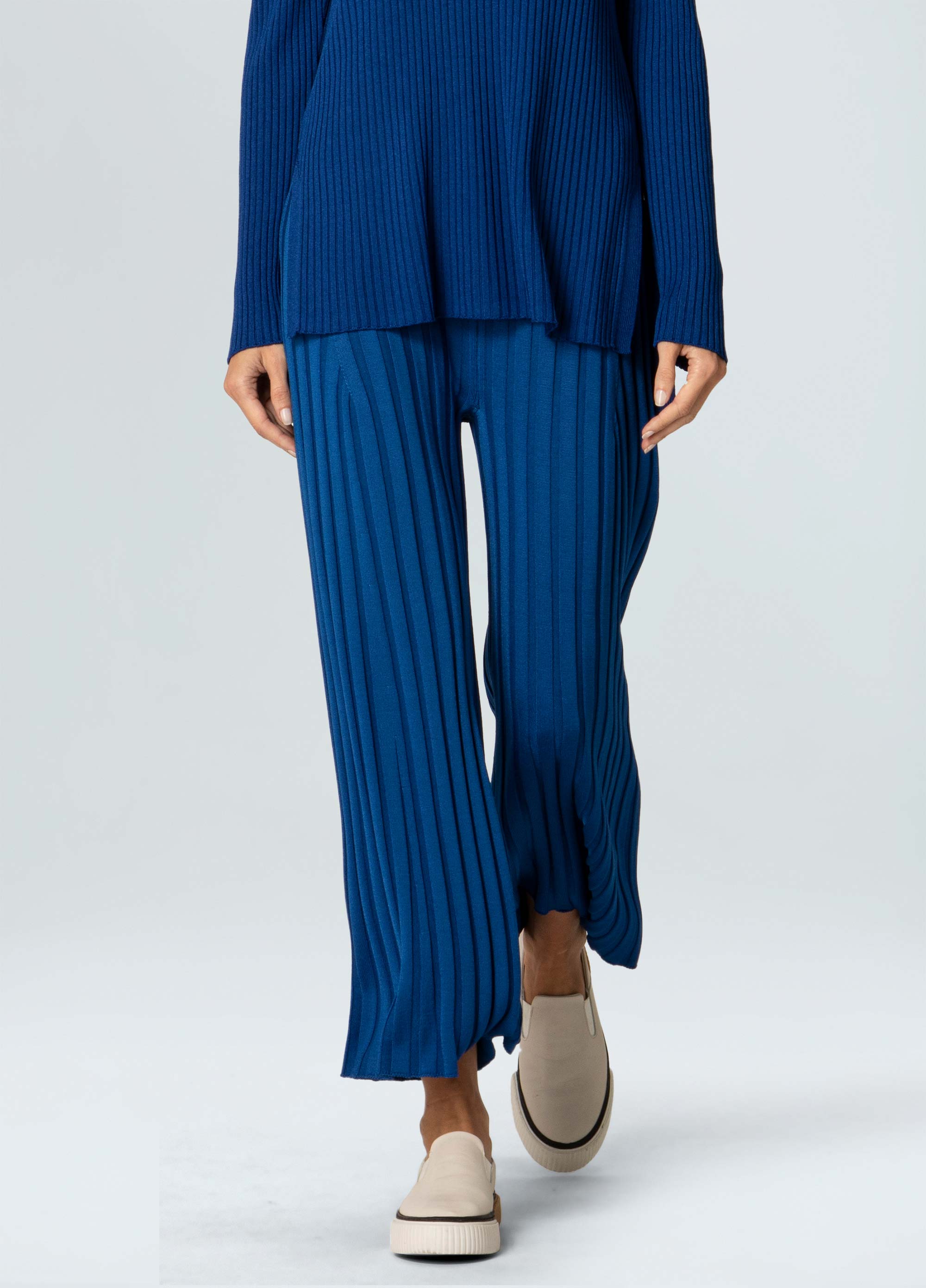 Womens knit fluid pants