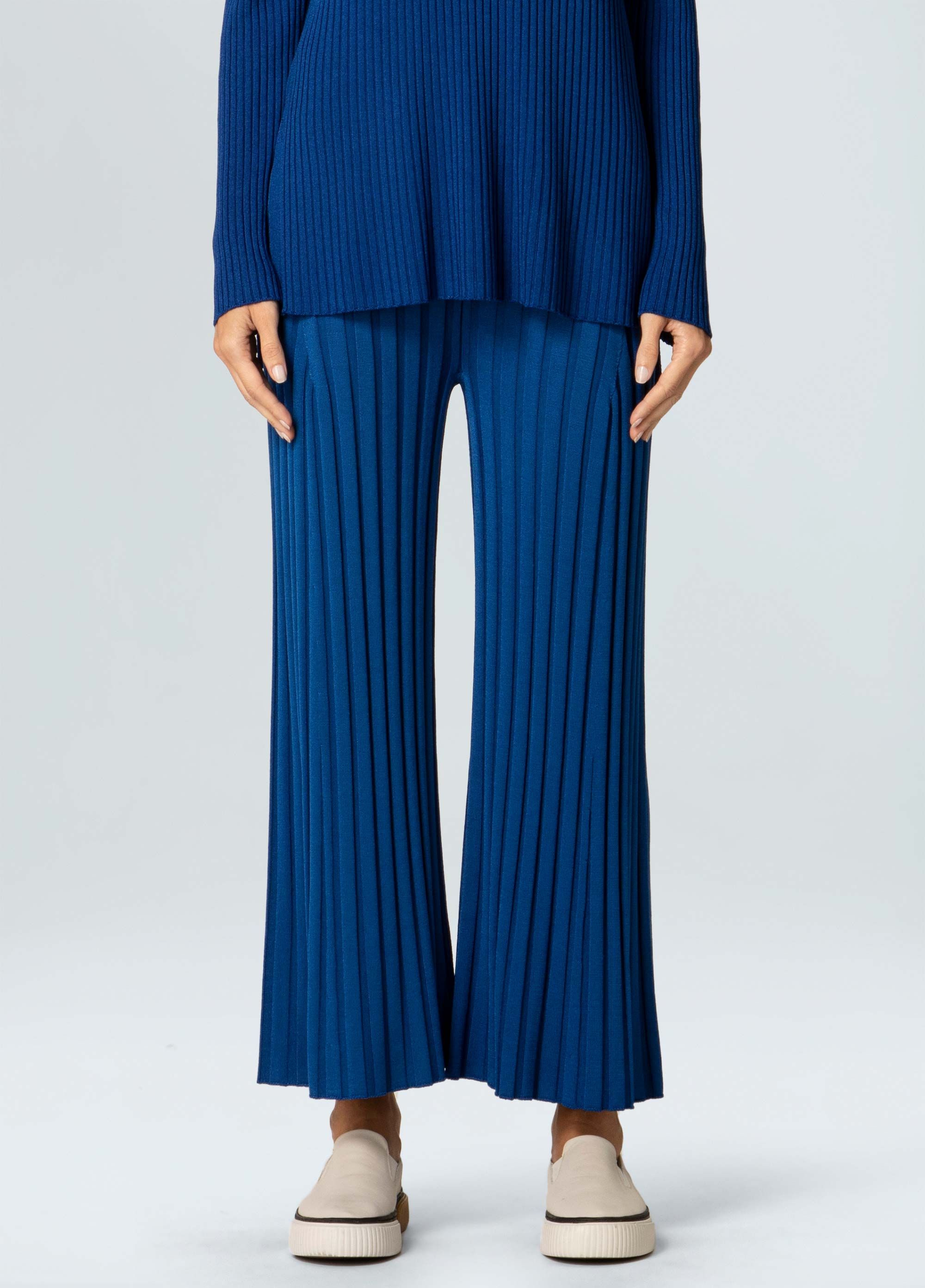 Womens knit fluid pants