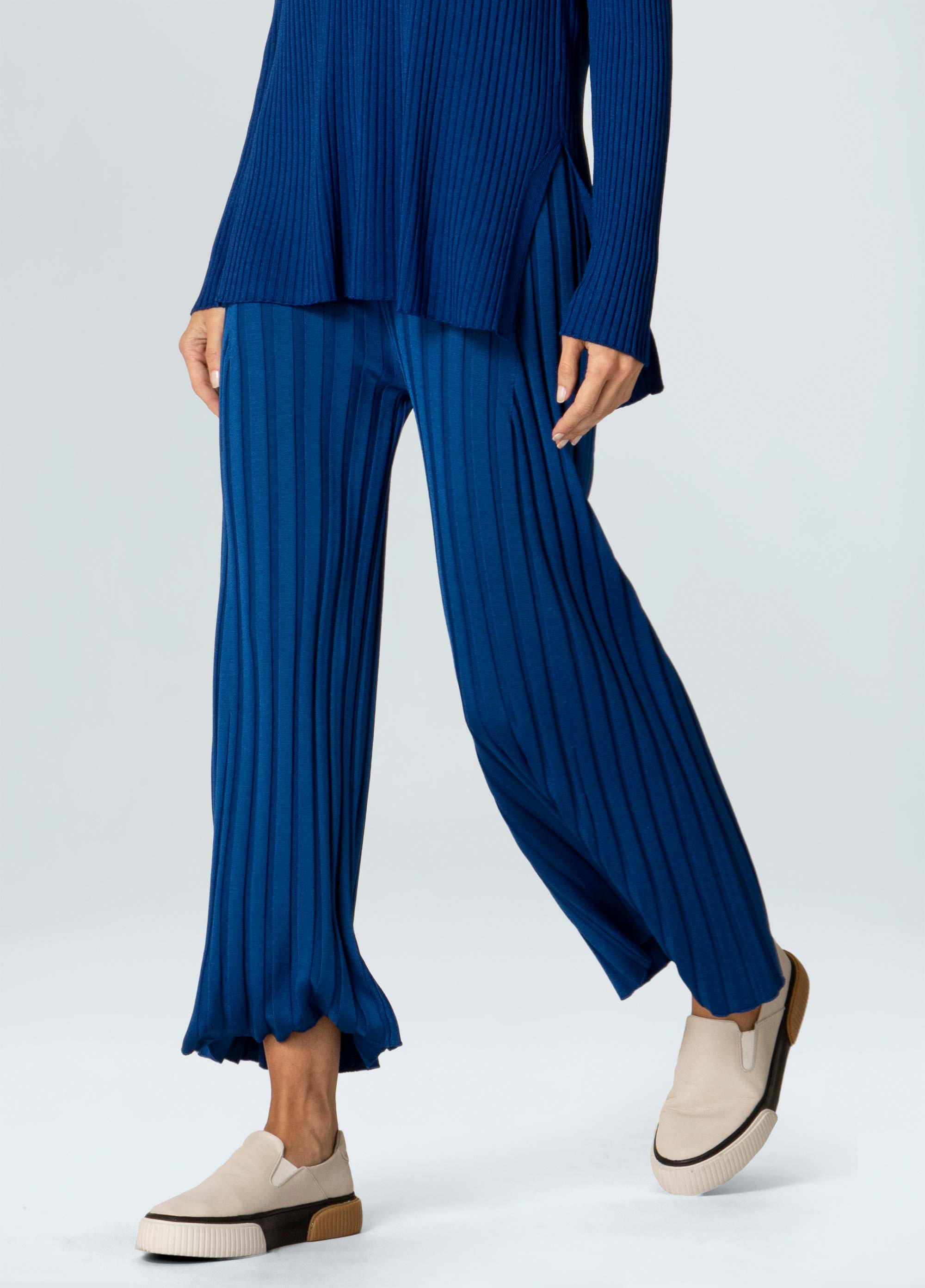 Womens knit fluid pants