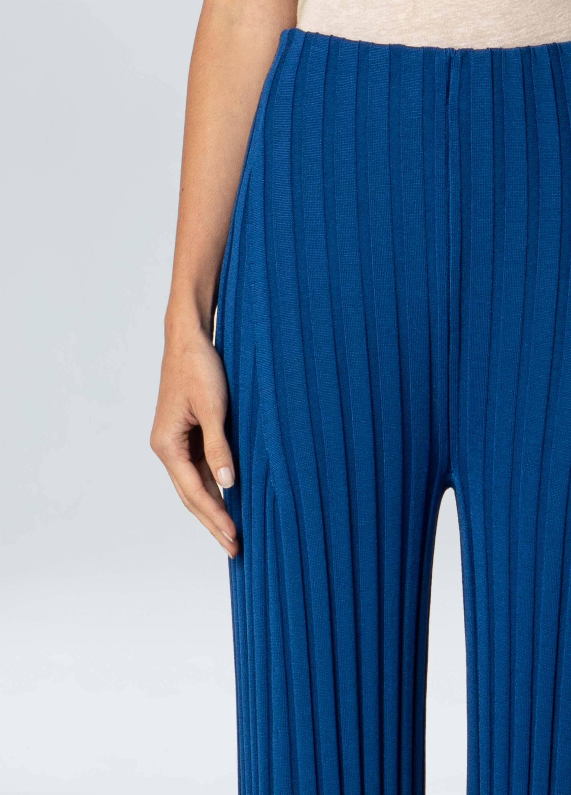 Womens knit fluid pants