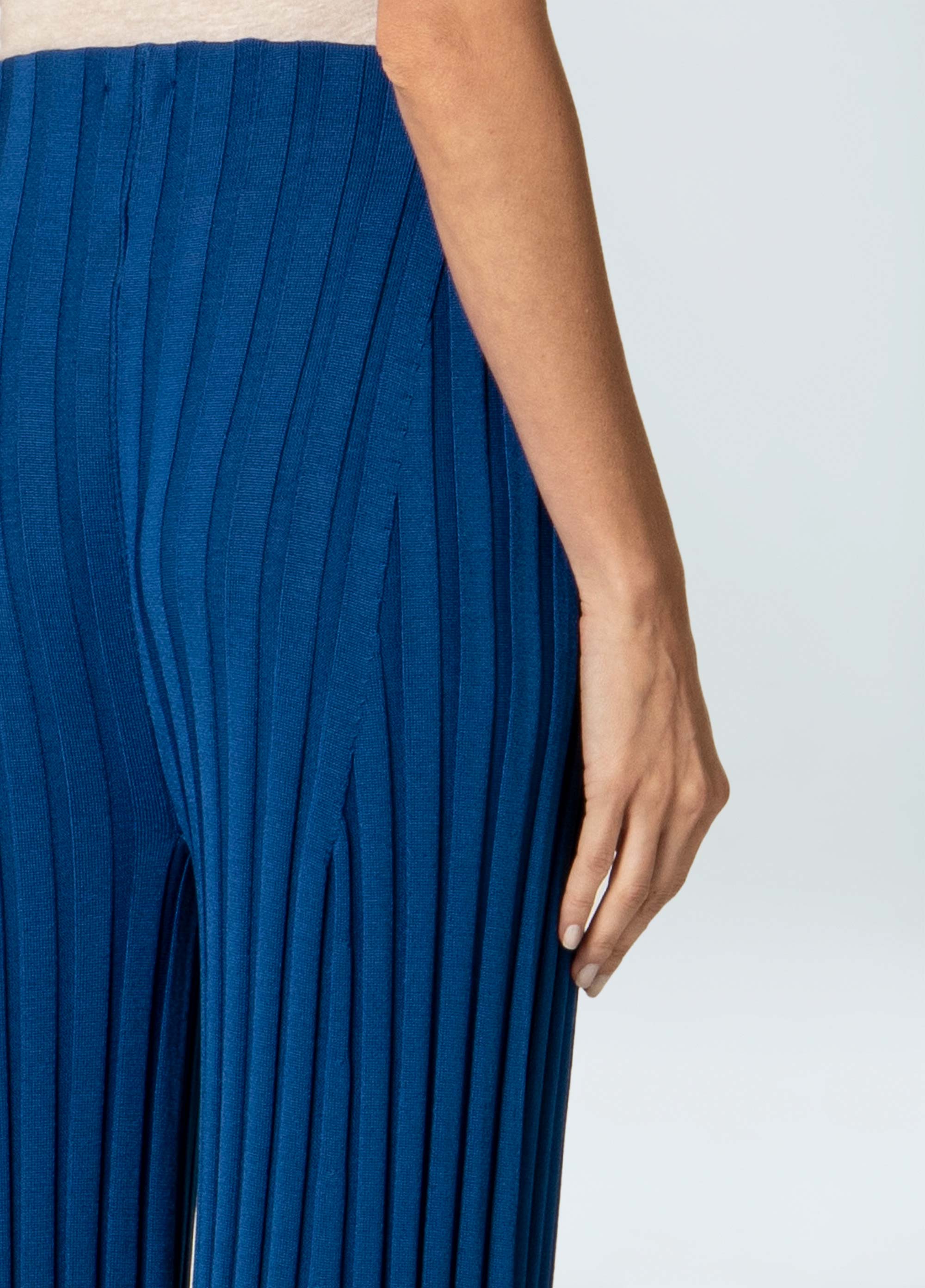 Womens knit fluid pants