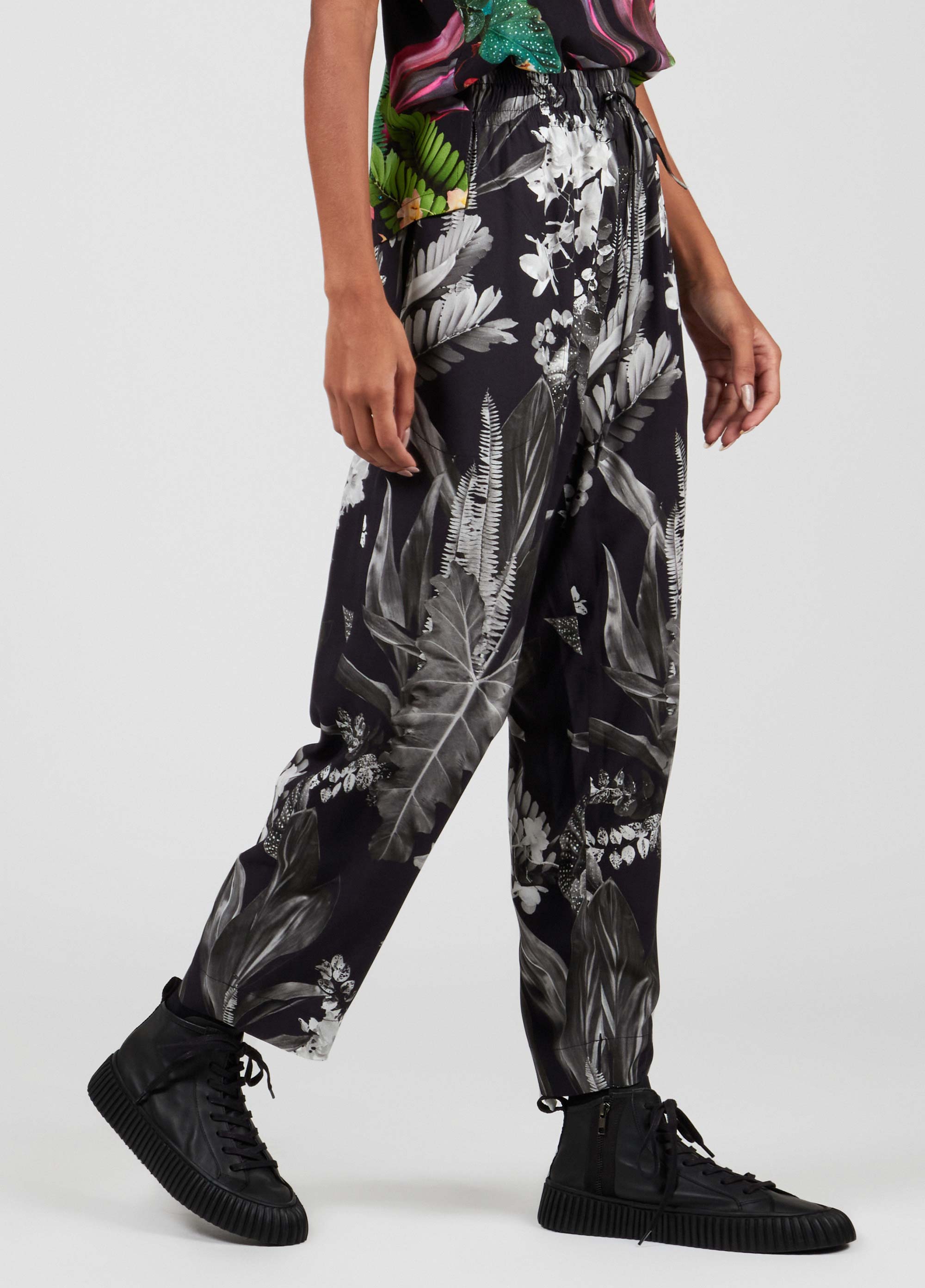 Osklen women elastic red venus dark b&w pants