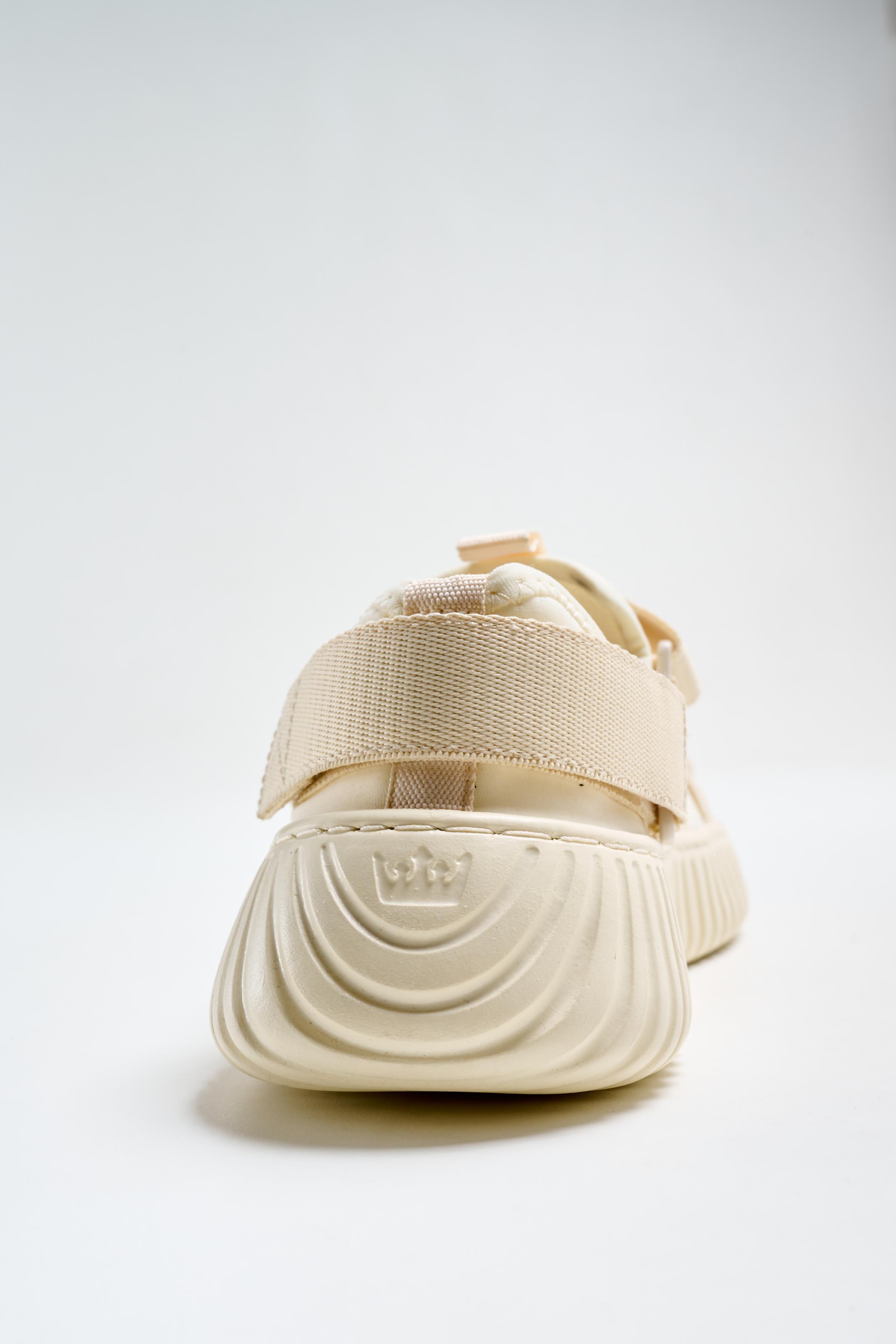 Arpx balance sneakers