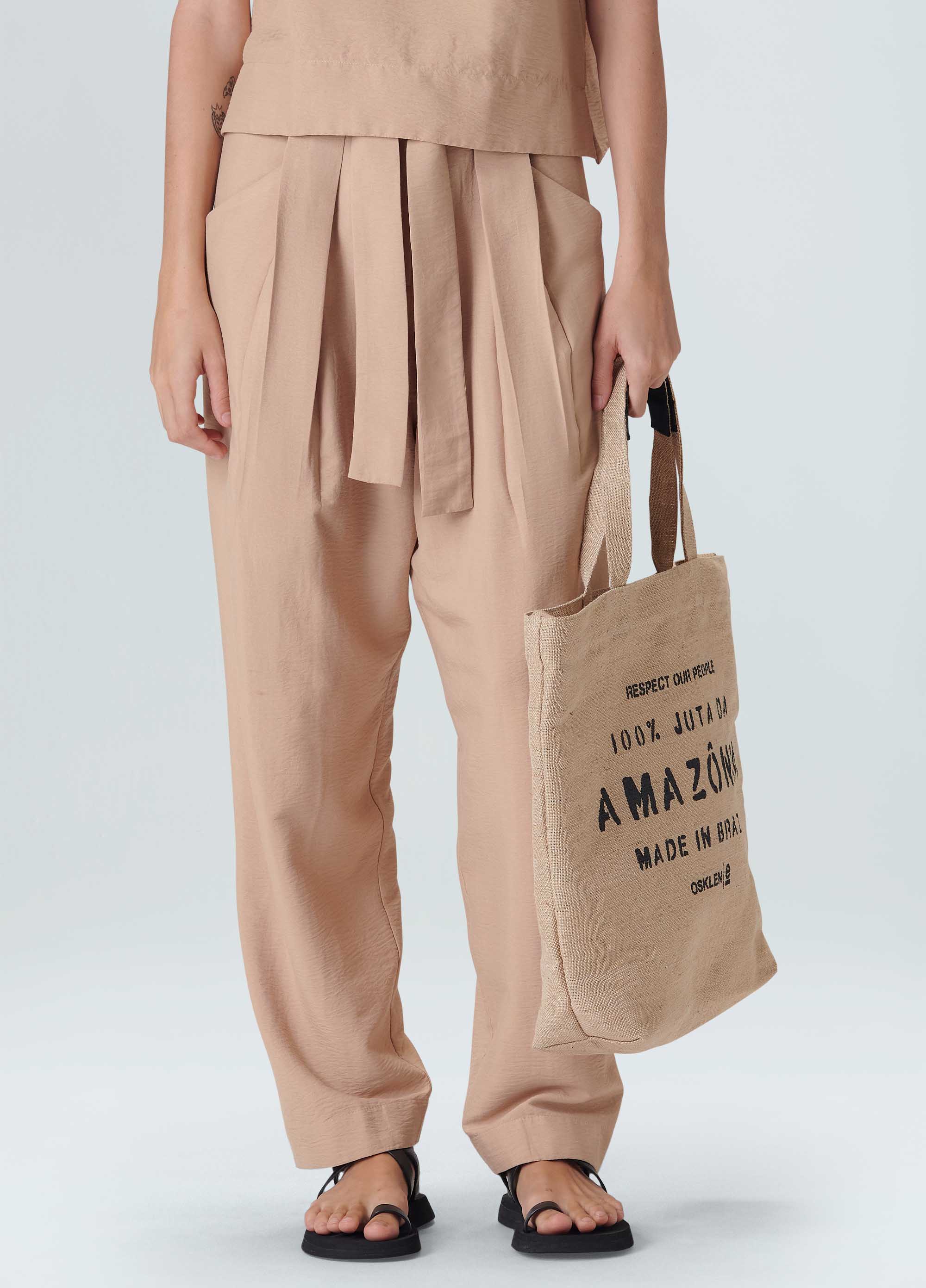 Envelope pleated pants