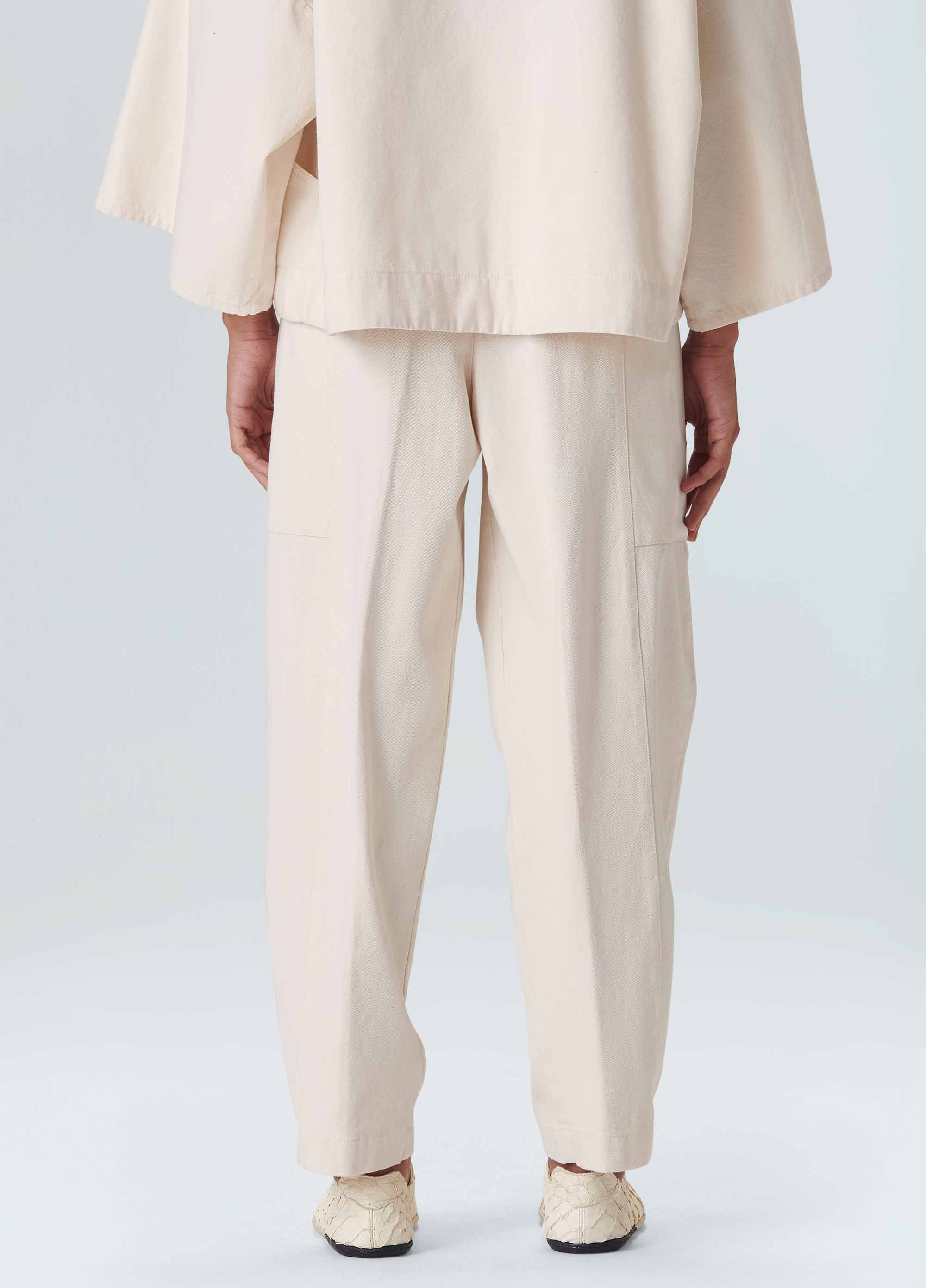 White barrel pants
