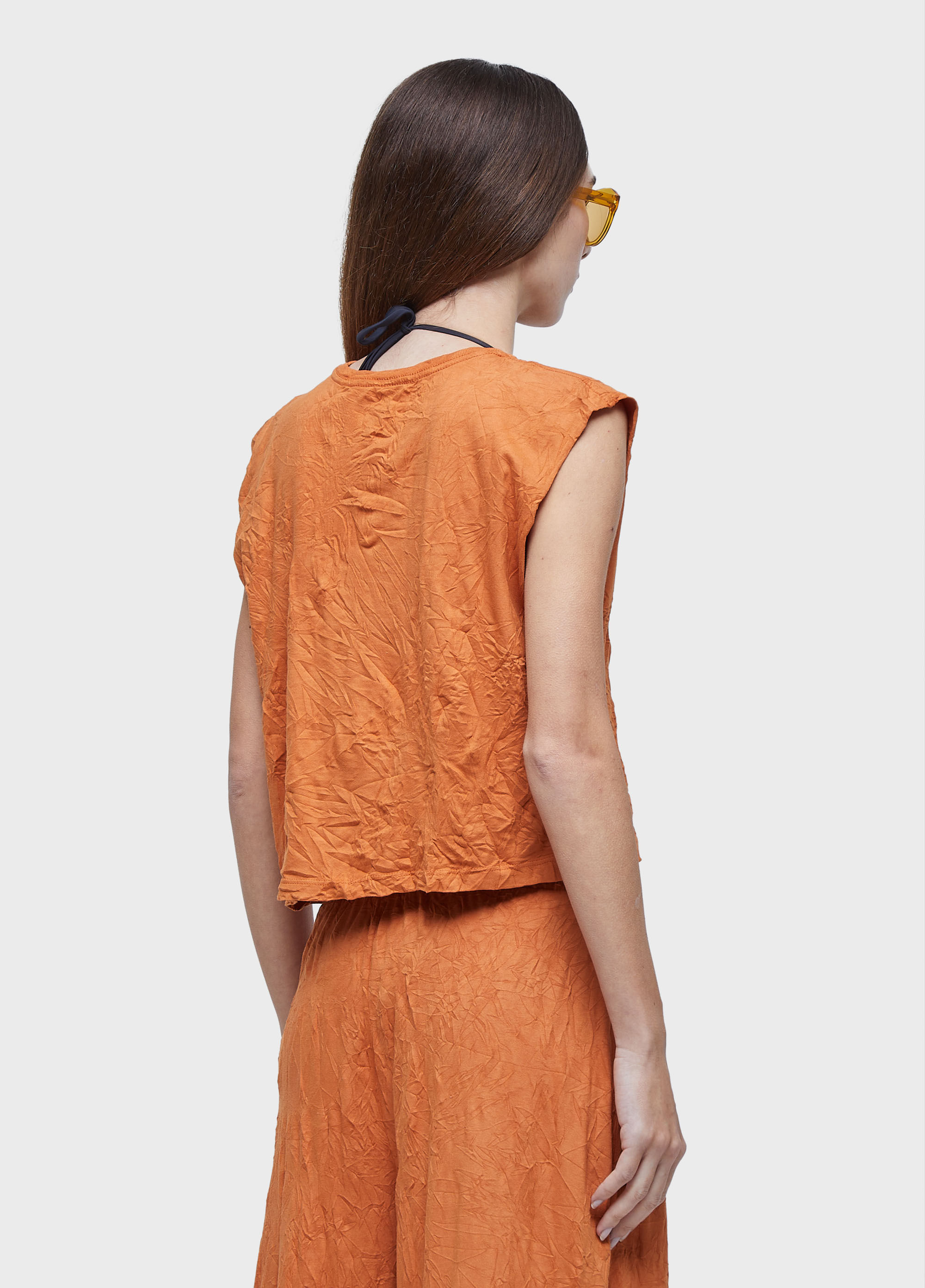 Color wrinkle sleeveless fem