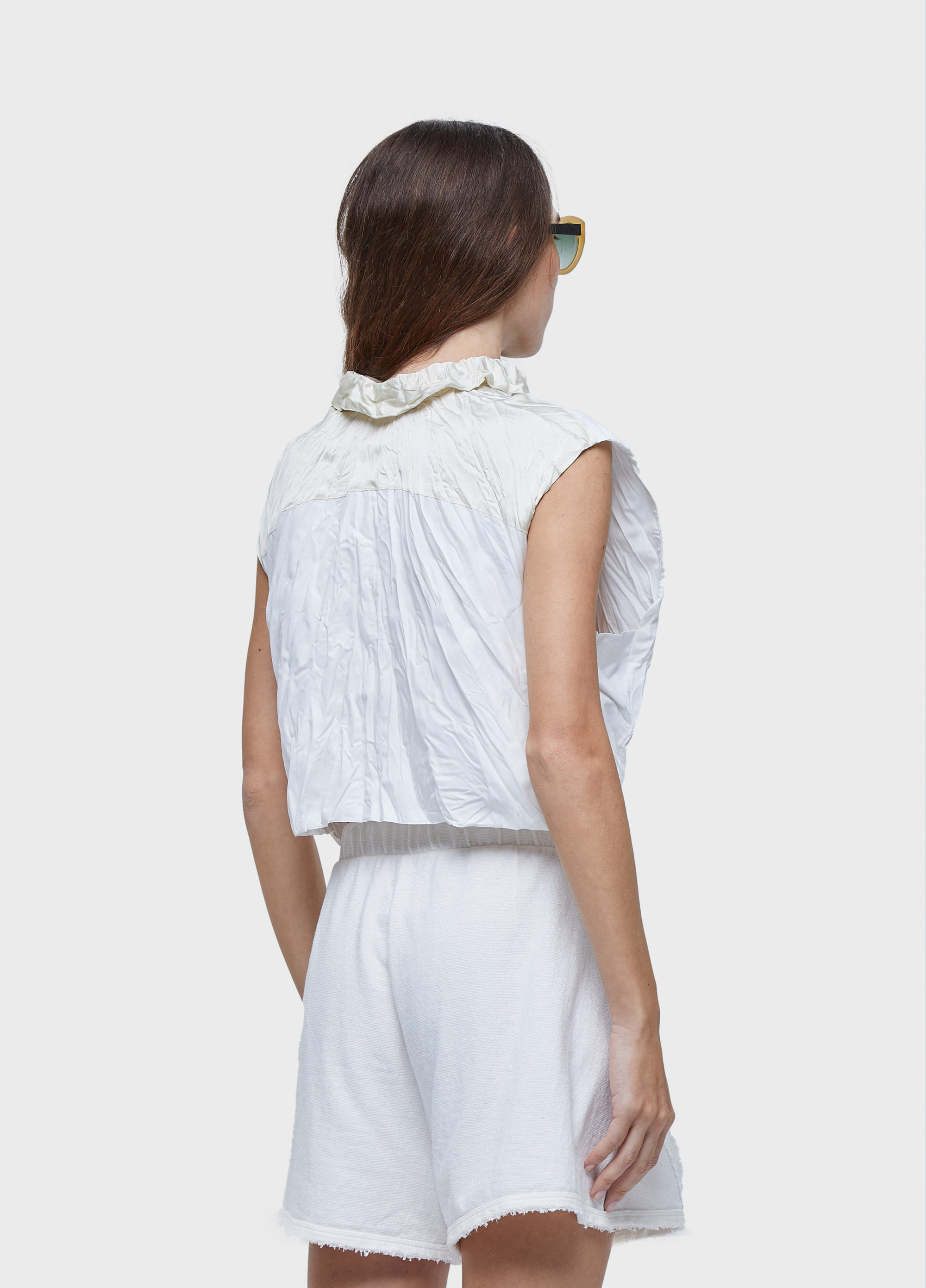 Wrinkled satin + knit sleeveless shirt