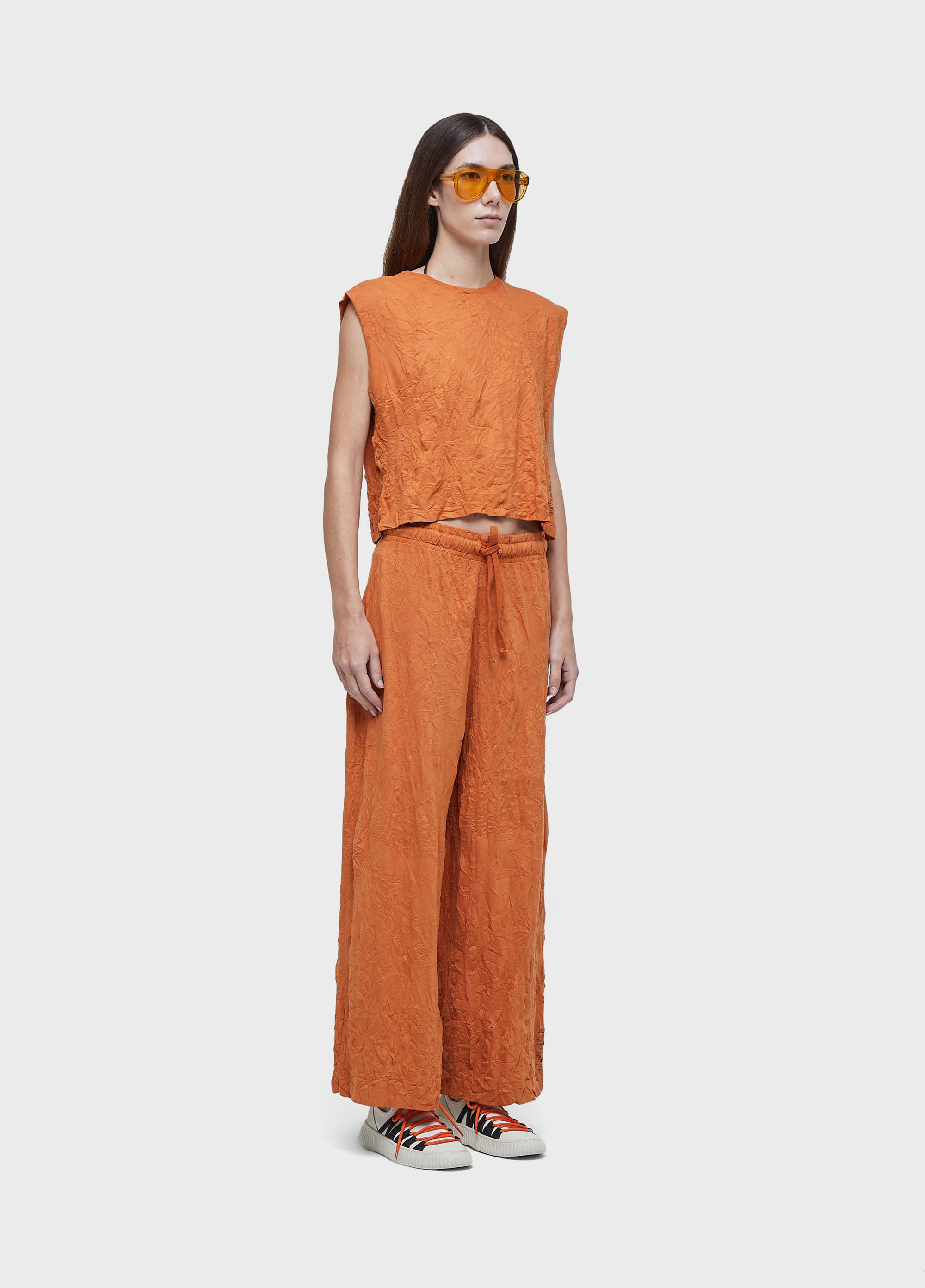 Color wrinkle sleeveless fem