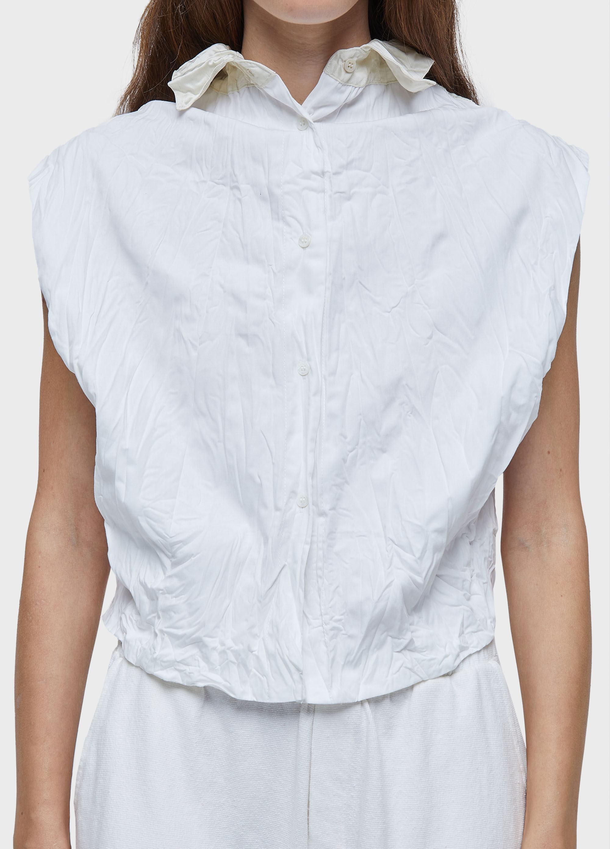 Wrinkled satin + knit sleeveless shirt