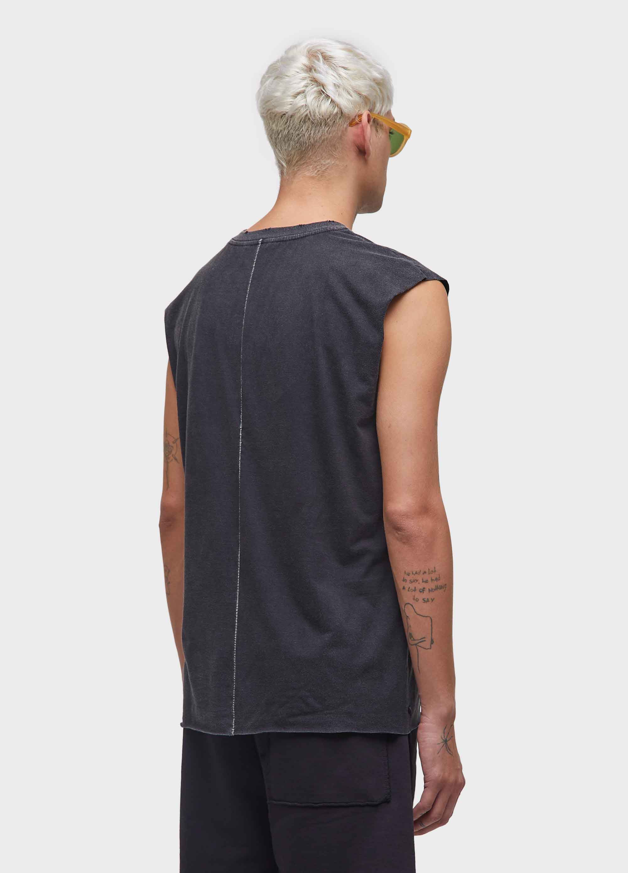 Sleeveless cut t-shirt