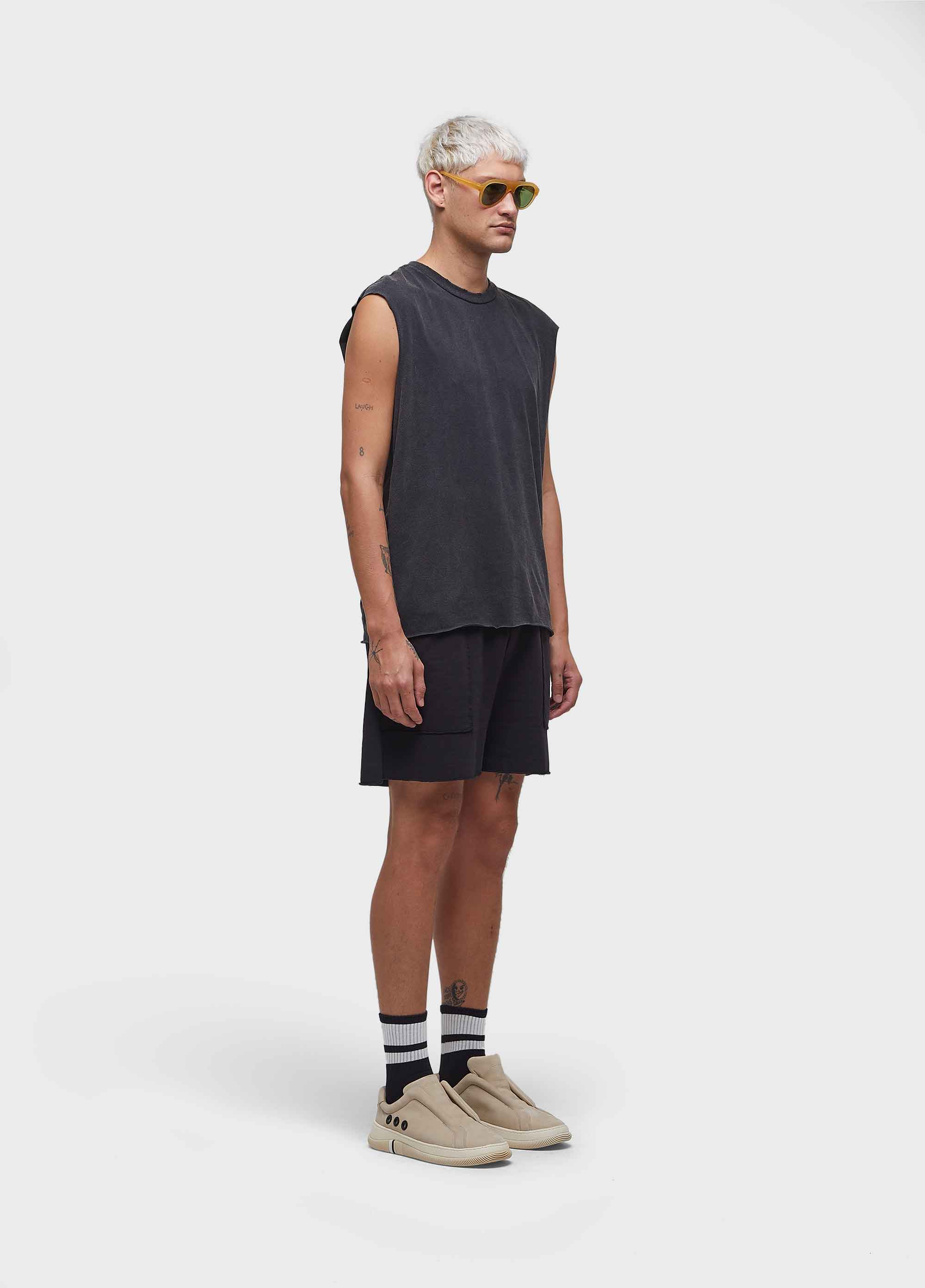 Sleeveless cut t-shirt