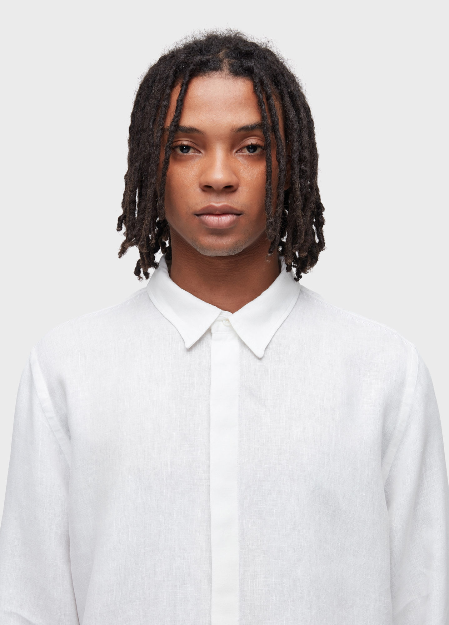 Long-sleeved stitched linen shirt