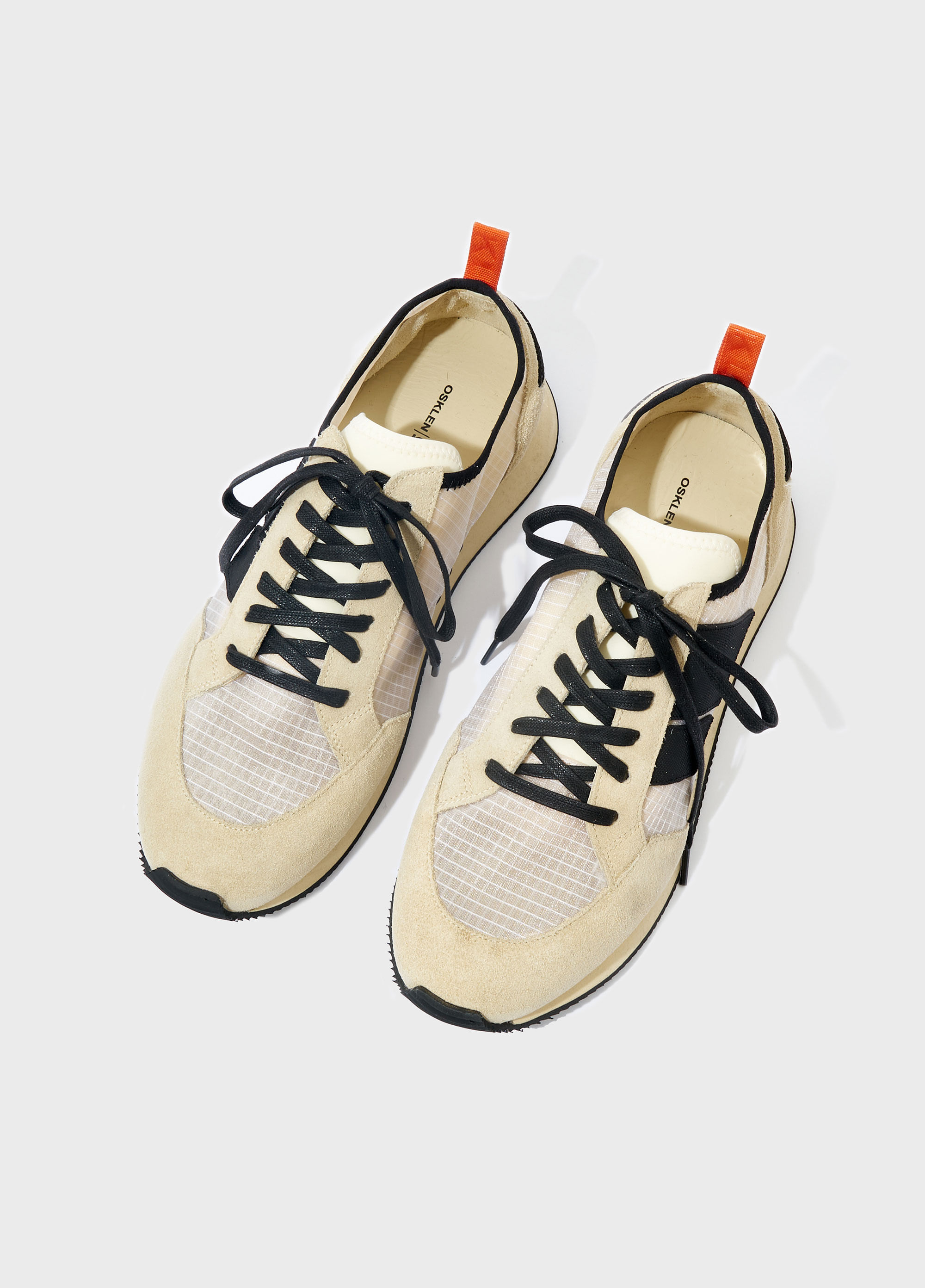 Runner straps sneakers